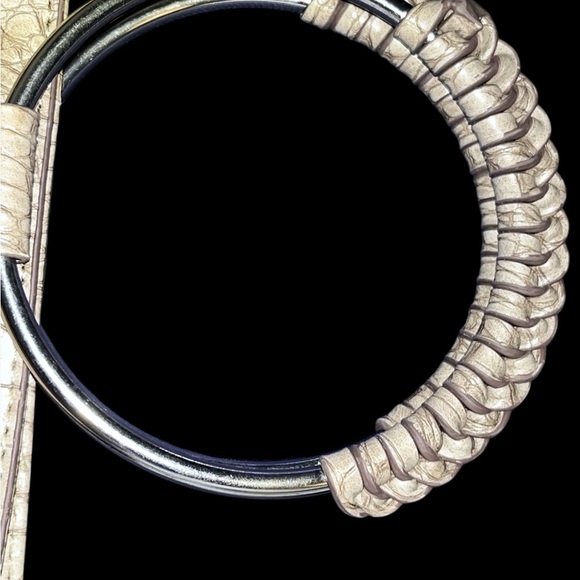 Beautiful Silver Crocodile-Embossed Bucket Handbag - Picture 3 of 6